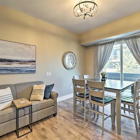 Grand Haven Condo - Walk To Nearby Hot Spots! Exterior photo